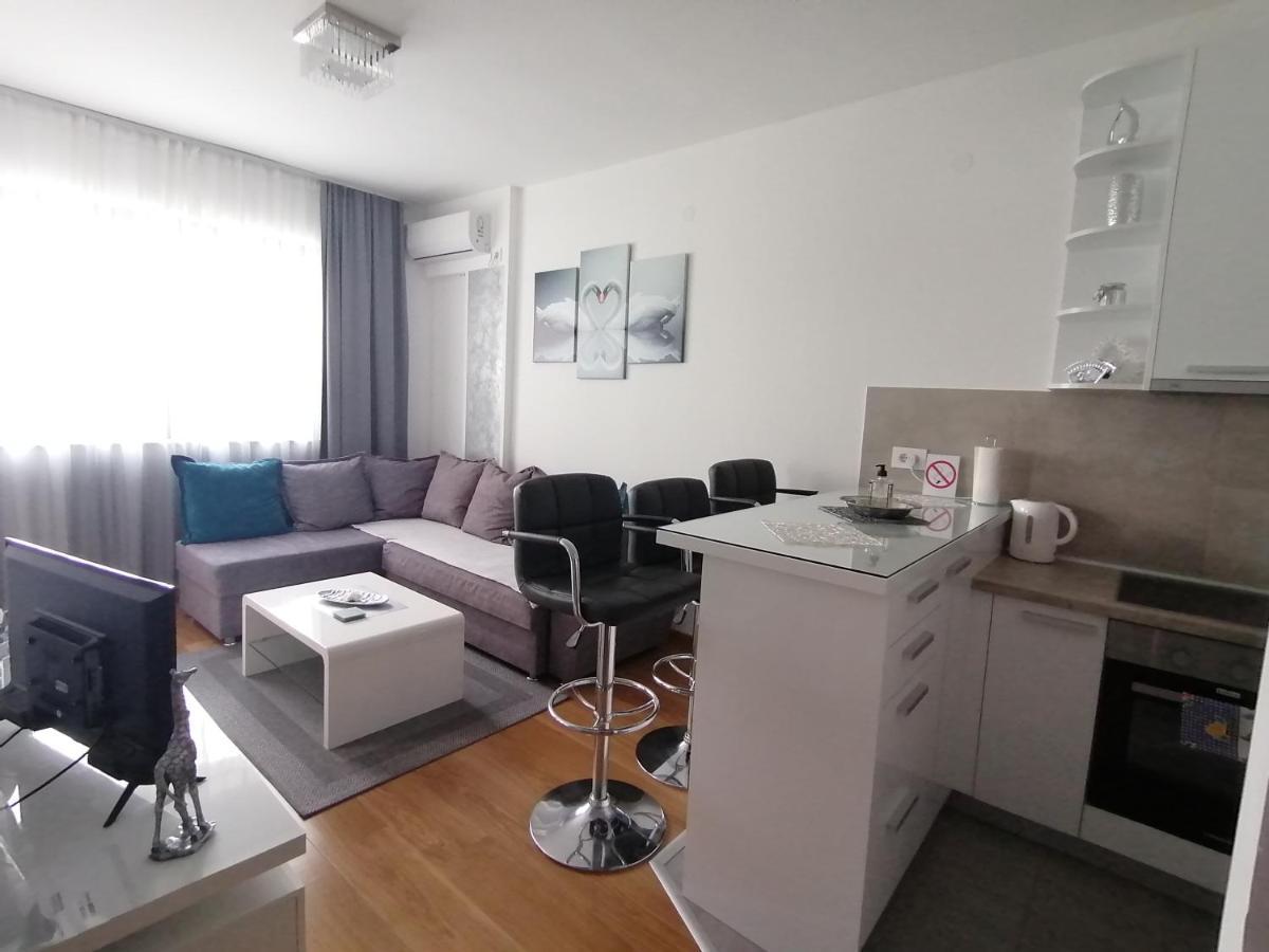 Gallery Square - Pupin Palace Apartment Novi Sad